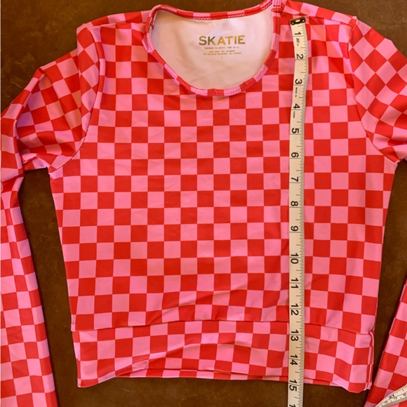 Skatie pink and red checker cropped rash guard good to EUC worn maybe 5 times - Picture 3 of 11